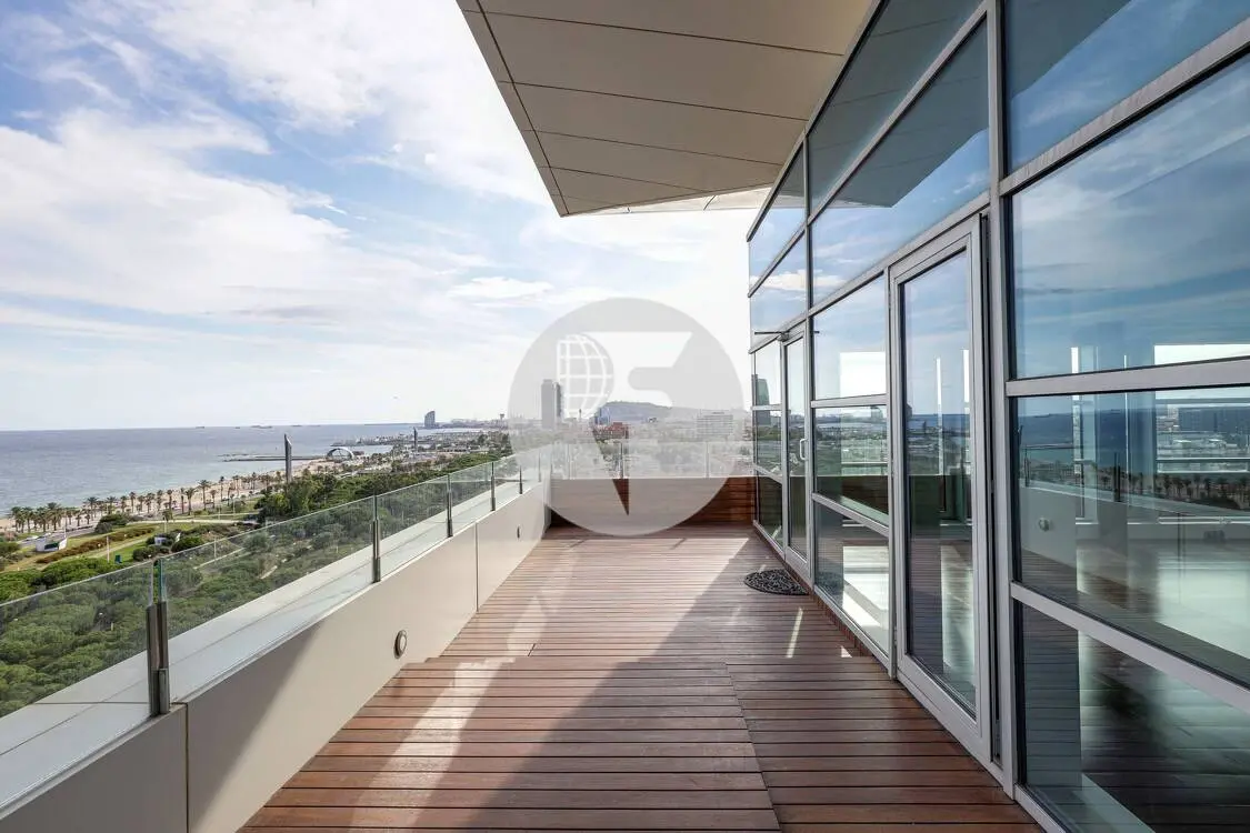 Penthouse for sale on the seafront with panoramic views, in Poblenou 
