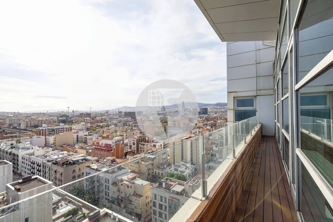 Ático en venta en primera línea de mar con vistas panorámicas, en Poblenou de Barcelona. 12