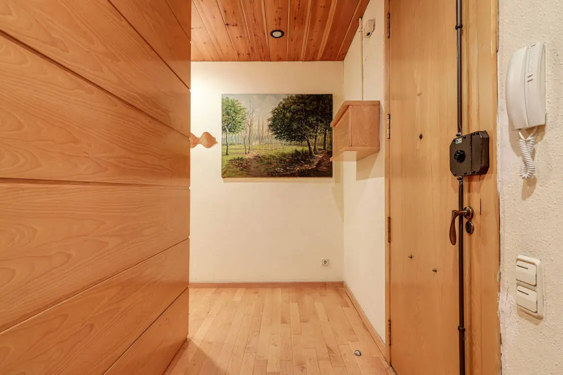 Fantastic and bright 147 sq m flat in a listed modernist building in Diputació street in Barcelona. 10
