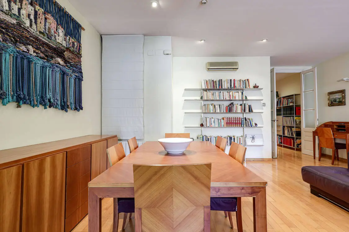 Fantastic and bright 147 sq m flat in a listed modernist building in Diputació street in Barcelona. 6