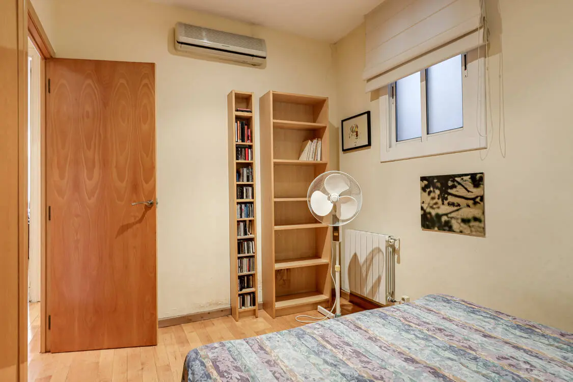 Fantastic and bright 147 sq m flat in a listed modernist building in Diputació street in Barcelona. 29
