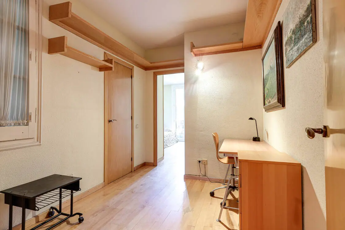 Fantastic and bright 147 sq m flat in a listed modernist building in Diputació street in Barcelona. 8