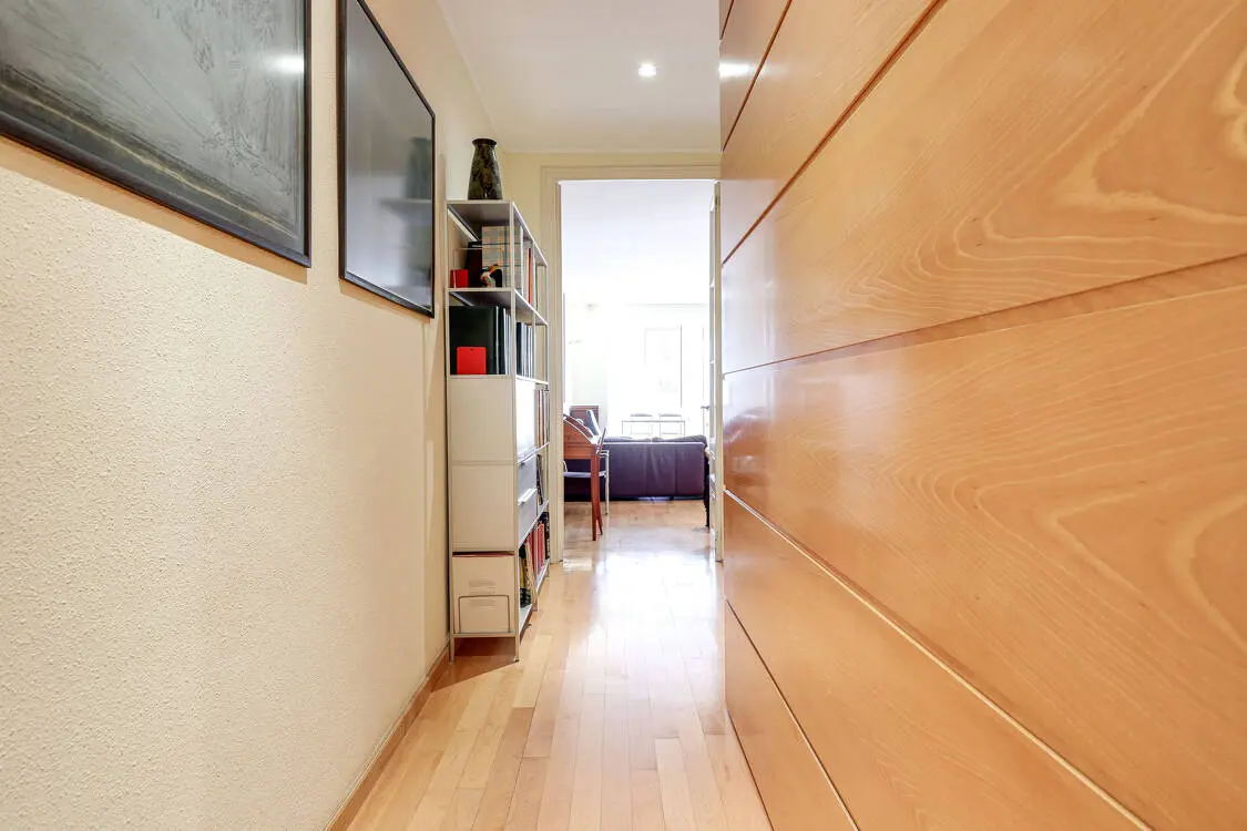 Fantastic and bright 147 sq m flat in a listed modernist building in Diputació street in Barcelona. 23