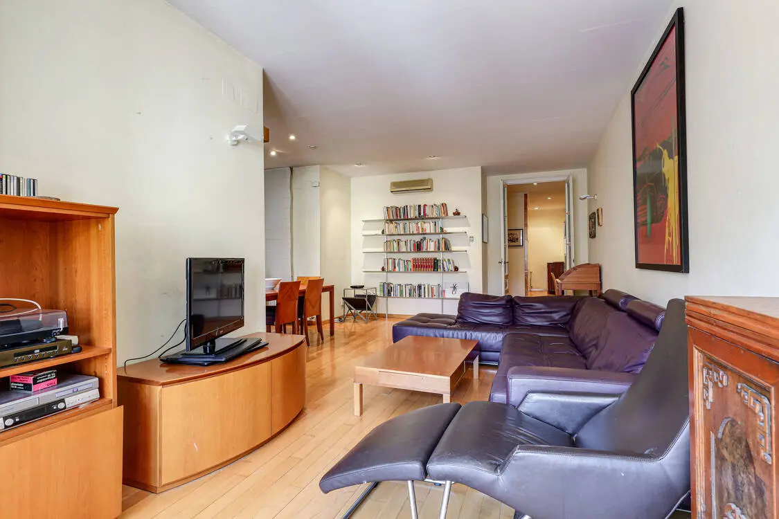 Fantastic and bright 147 sq m flat in a listed modernist building in Diputació street in Barcelona. 5