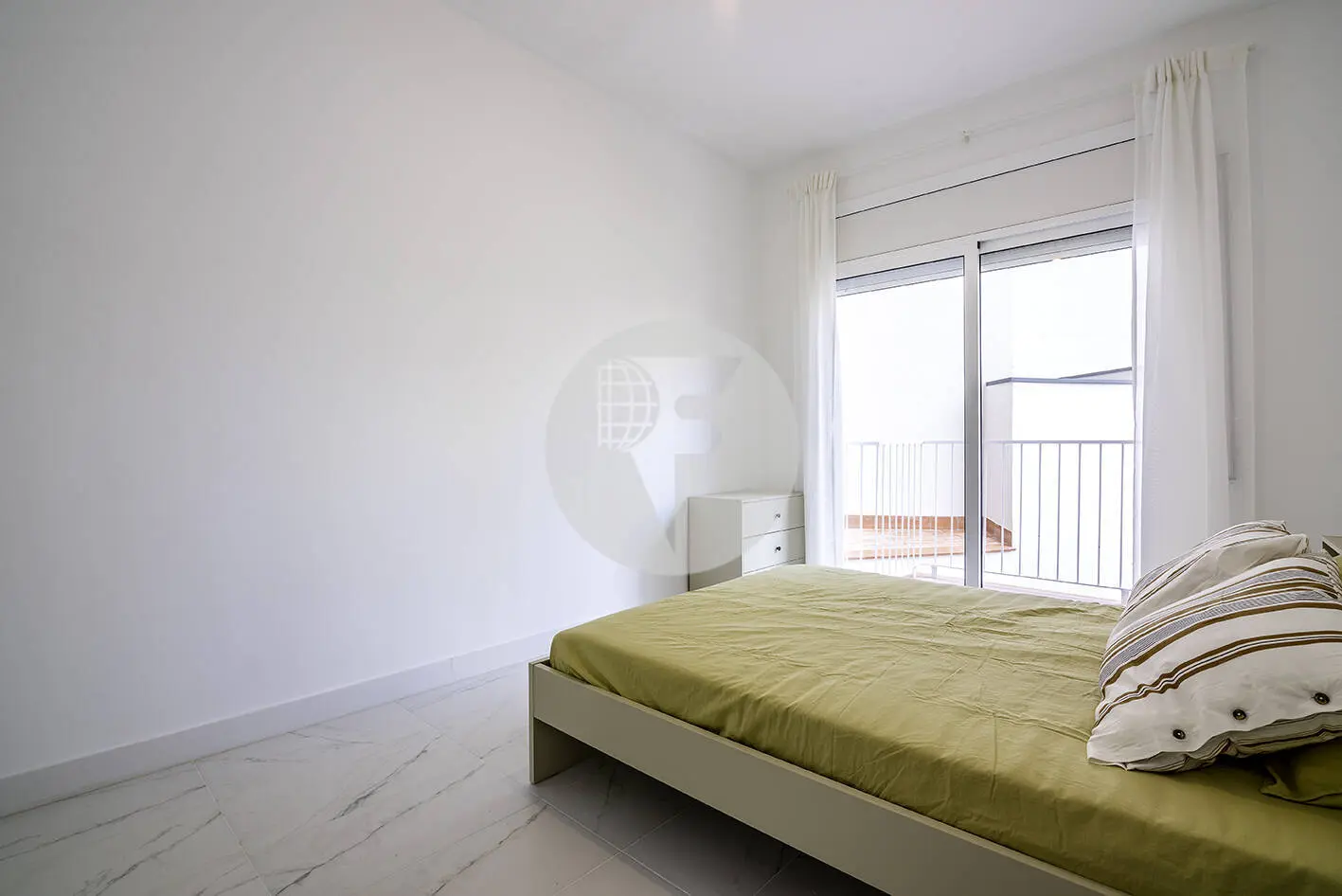 Brand new completely renovated apartment on Aragó street in the heart of El Clot in Barcelona. 31