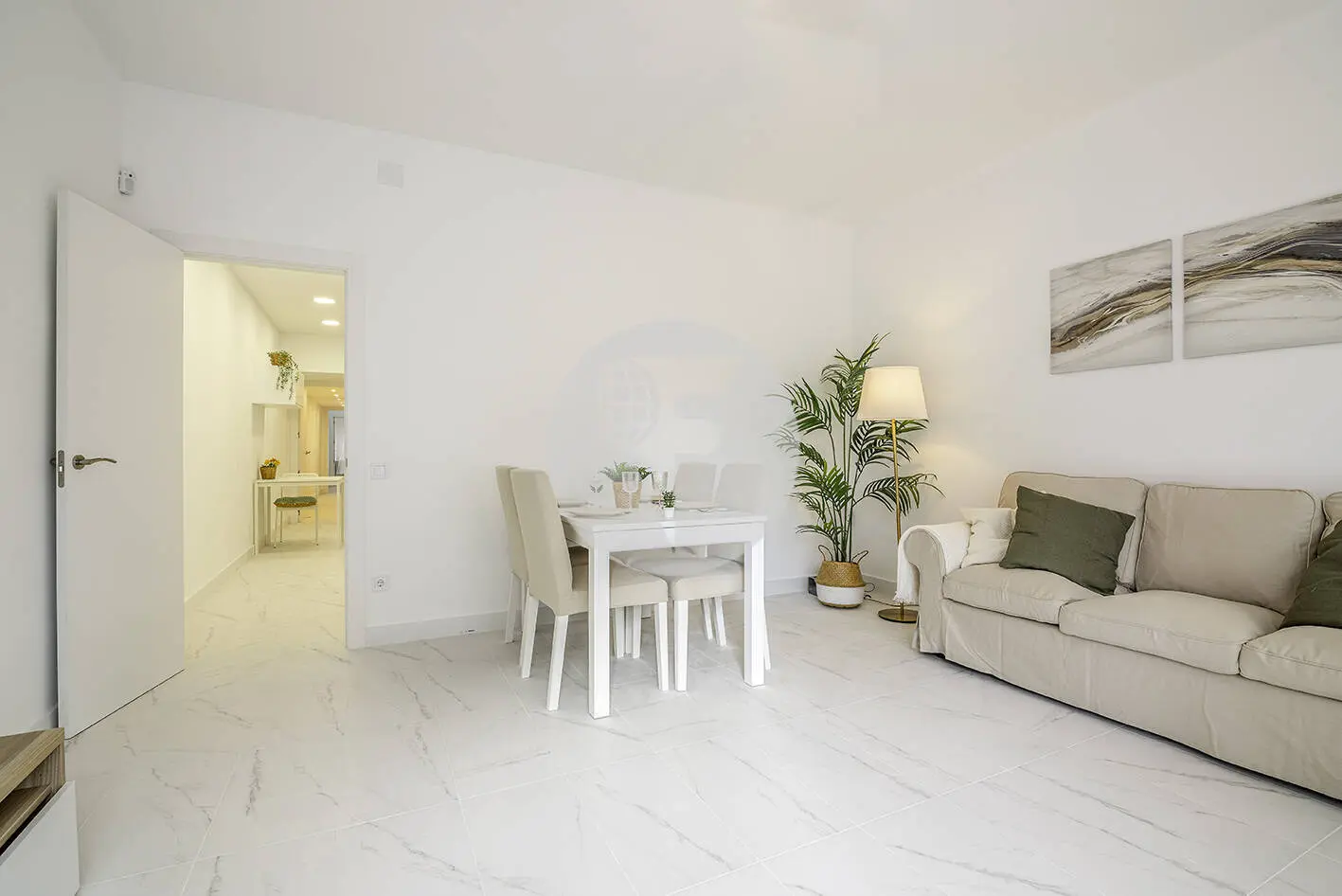 Brand new completely renovated apartment on Aragó street in the heart of El Clot in Barcelona. 3