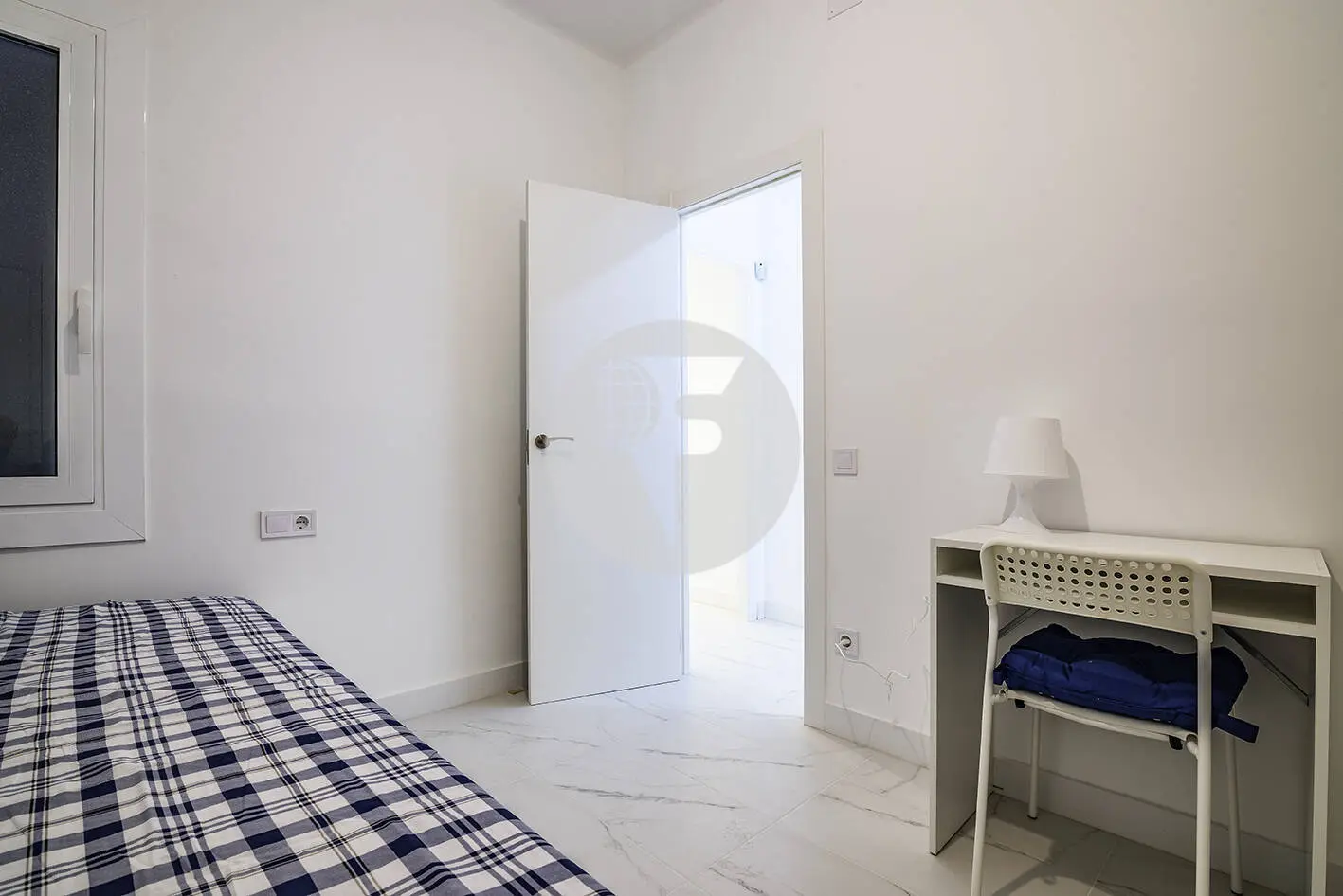 Brand new completely renovated apartment on Aragó street in the heart of El Clot in Barcelona. 39