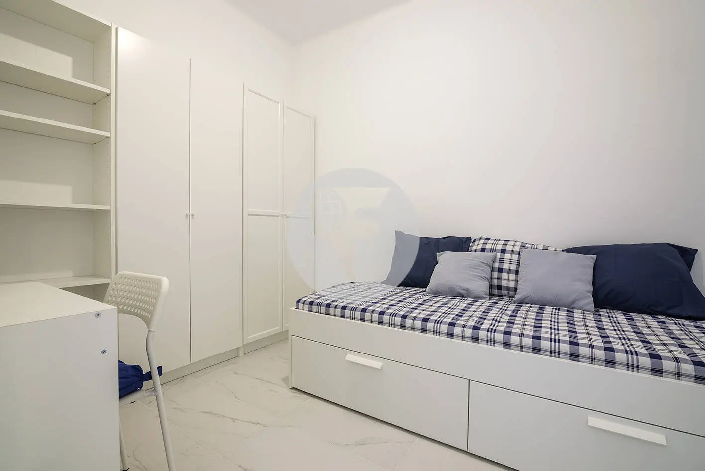 Brand new completely renovated apartment on Aragó street in the heart of El Clot in Barcelona. 37