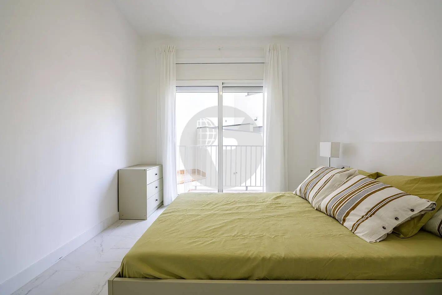 Brand new completely renovated apartment on Aragó street in the heart of El Clot in Barcelona. 34