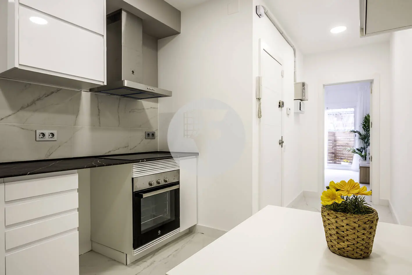 Brand new completely renovated apartment on Aragó street in the heart of El Clot in Barcelona. 16
