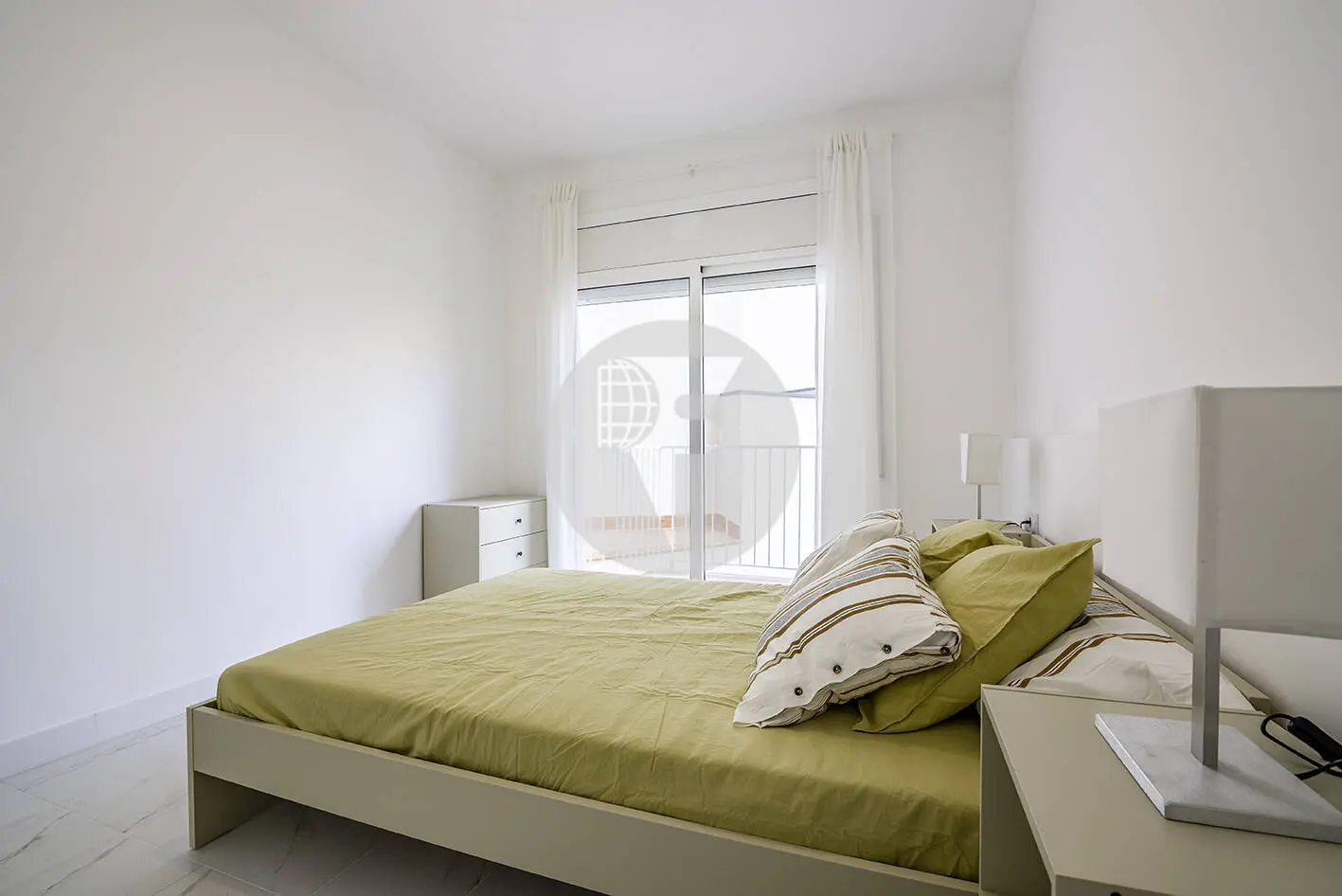 Brand new completely renovated apartment on Aragó street in the heart of El Clot in Barcelona. 32