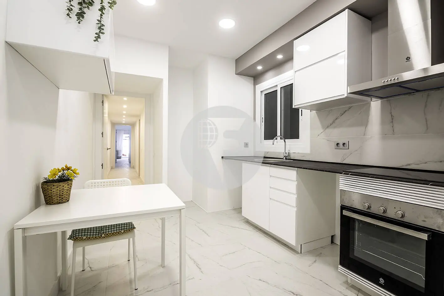 Brand new completely renovated apartment on Aragó street in the heart of El Clot in Barcelona. 14