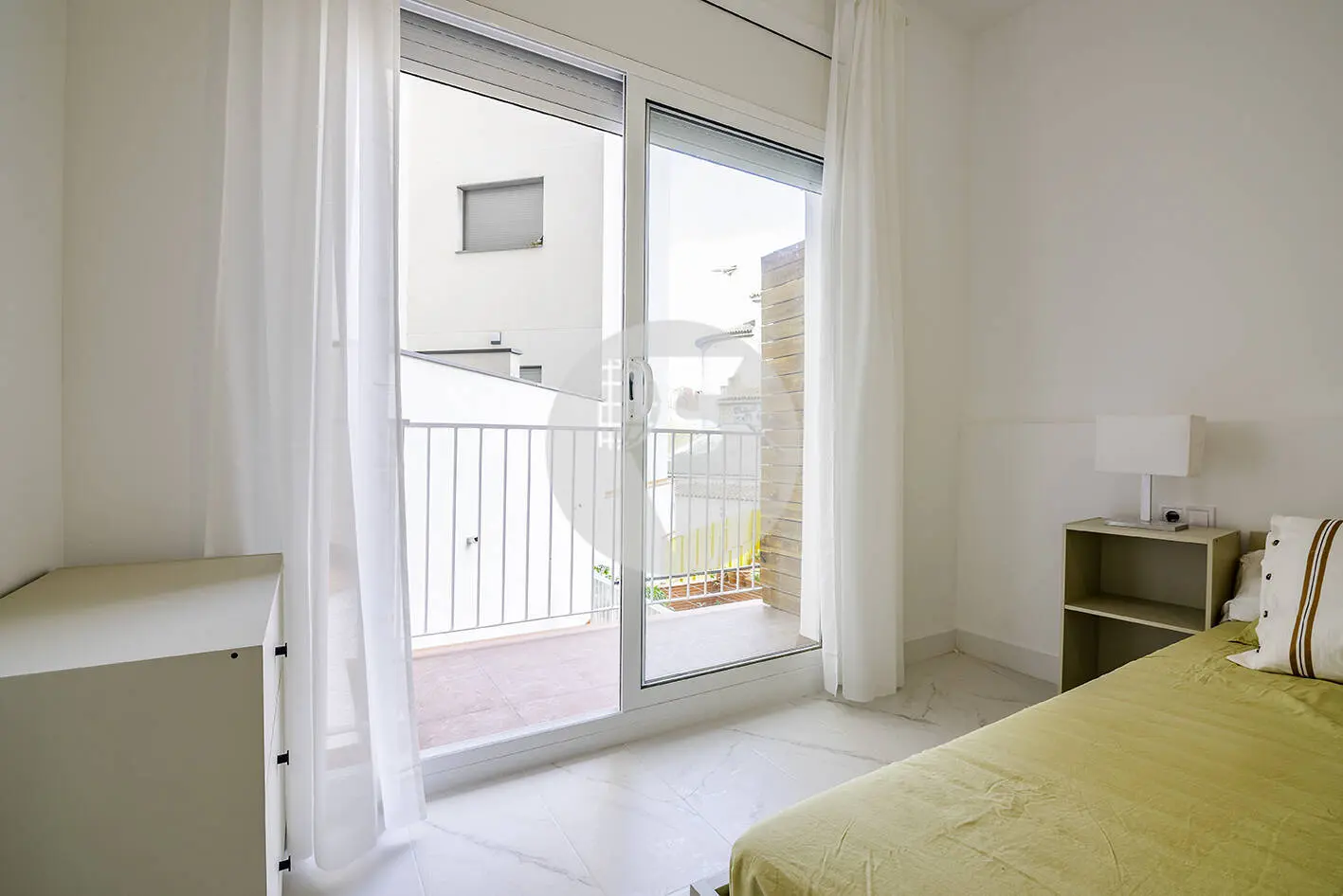 Brand new completely renovated apartment on Aragó street in the heart of El Clot in Barcelona. 36