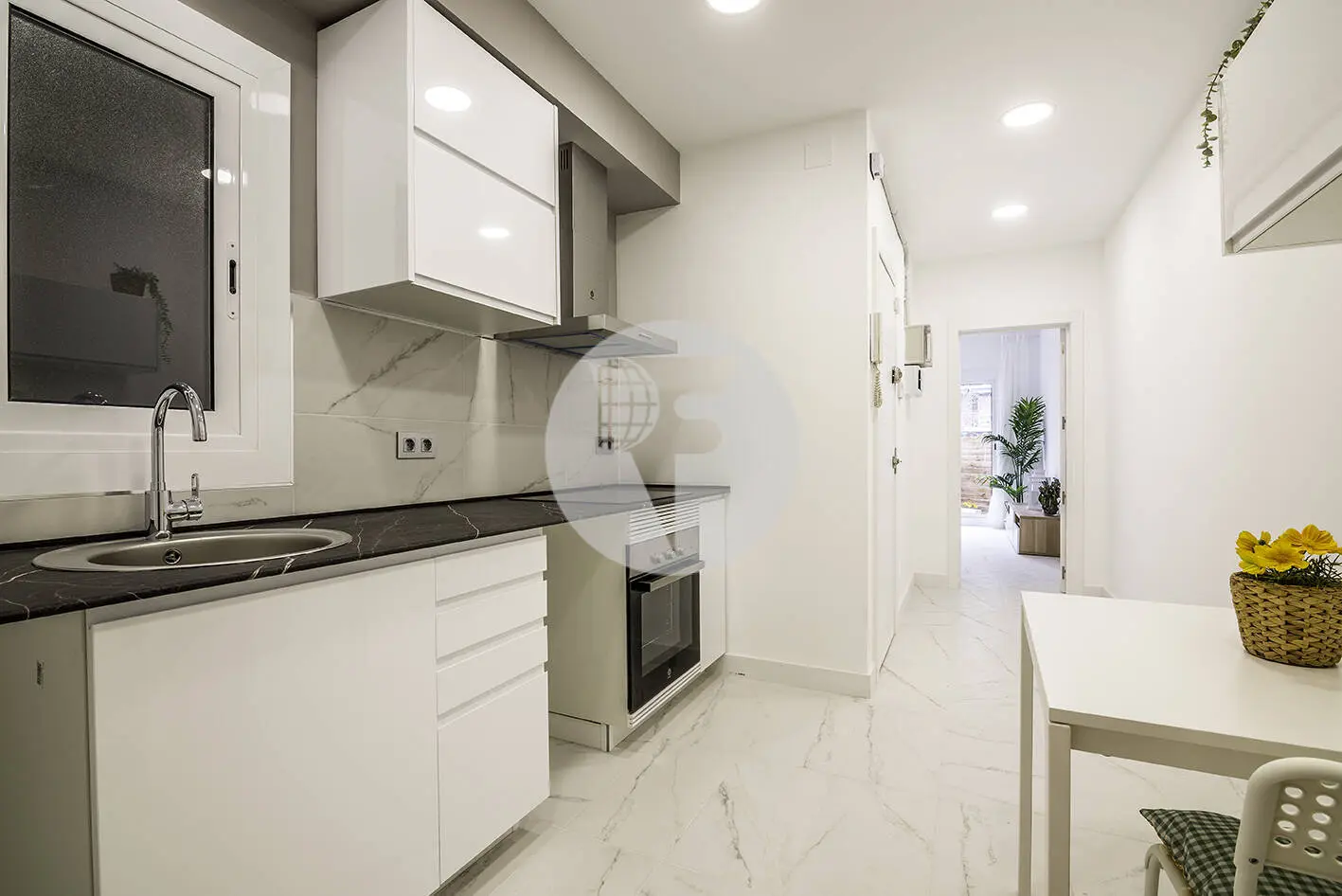 Brand new completely renovated apartment on Aragó street in the heart of El Clot in Barcelona. 17