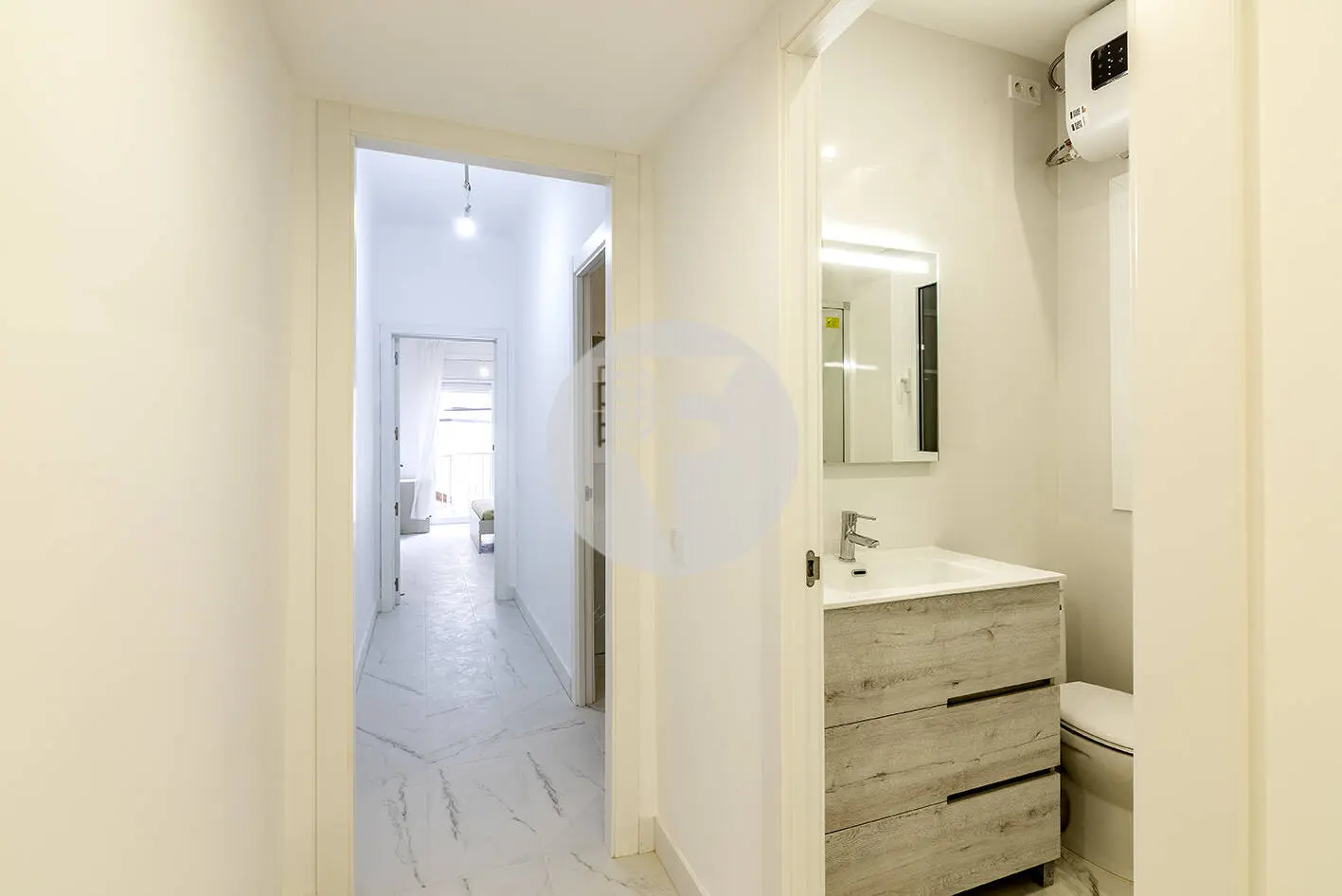 Brand new completely renovated apartment on Aragó street in the heart of El Clot in Barcelona. 22