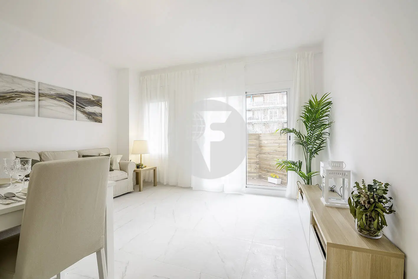 Brand new completely renovated apartment on Aragó street in the heart of El Clot in Barcelona. 2