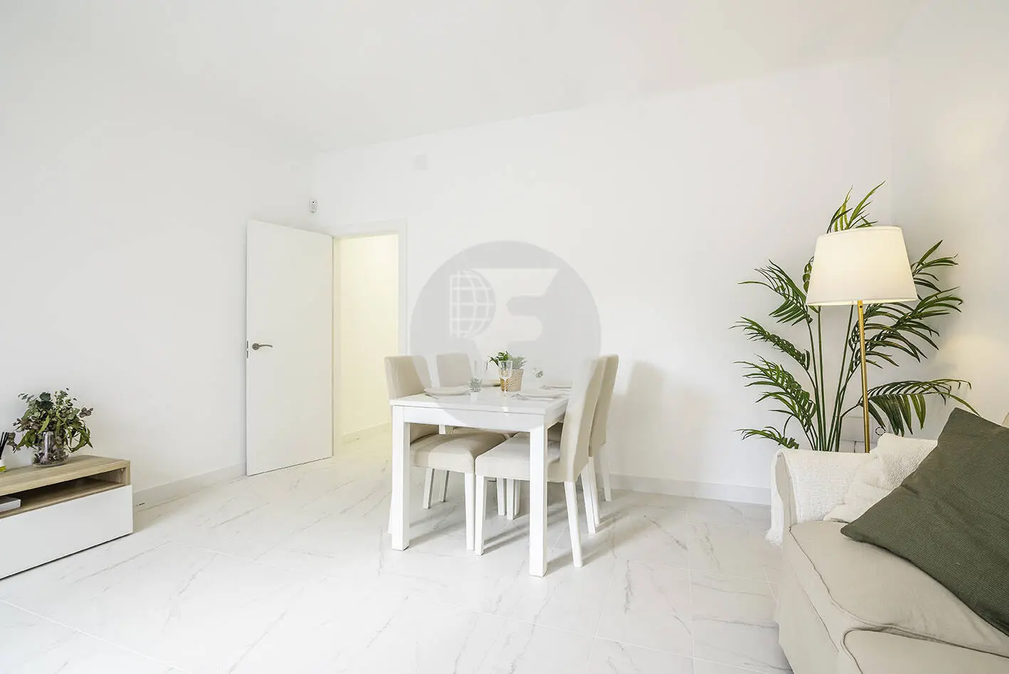 Brand new completely renovated apartment on Aragó street in the heart of El Clot in Barcelona. 5