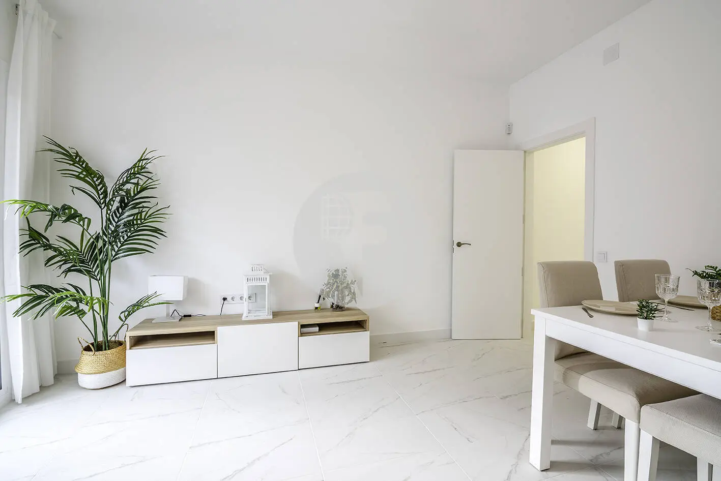 Brand new completely renovated apartment on Aragó street in the heart of El Clot in Barcelona. 8