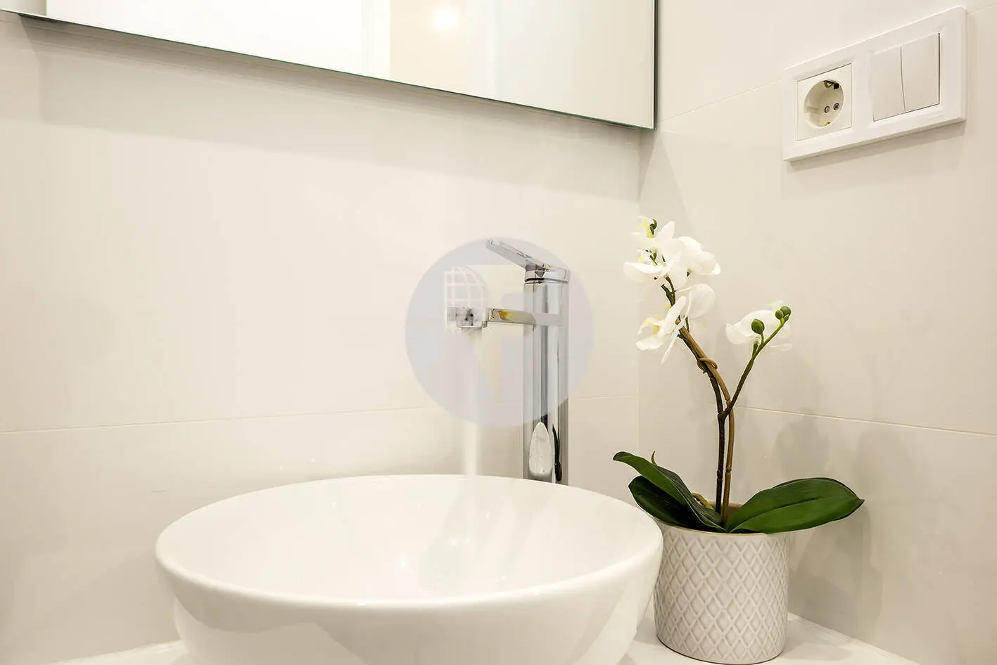 Brand new completely renovated apartment on Aragó street in the heart of El Clot in Barcelona. 28