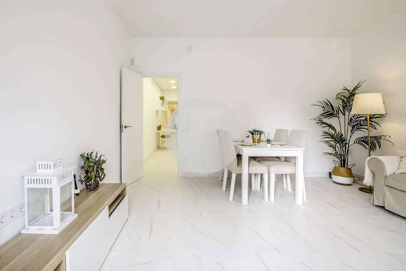 Brand new completely renovated apartment on Aragó street in the heart of El Clot in Barcelona. 11