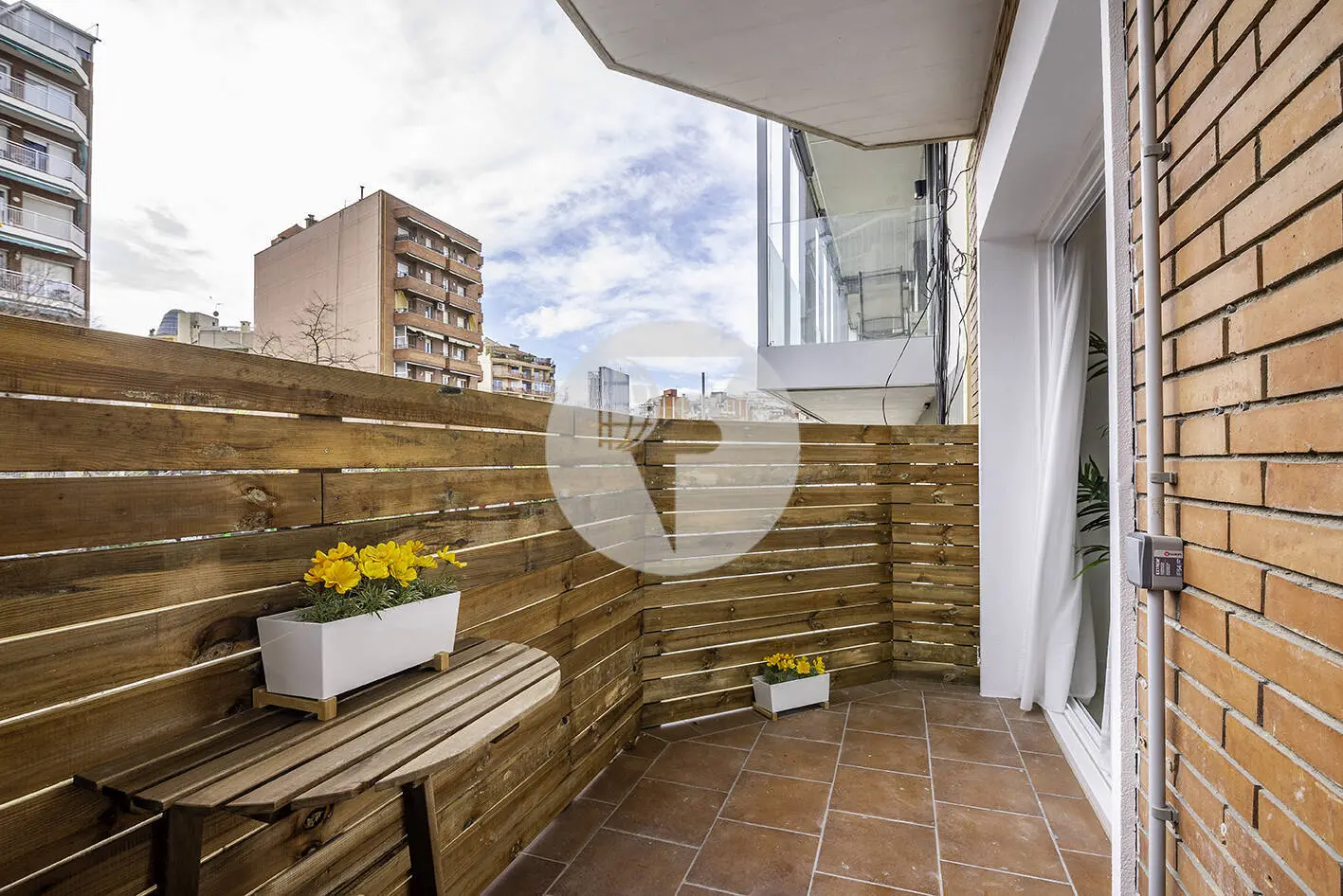 Brand new completely renovated apartment on Aragó street in the heart of El Clot in Barcelona. 10