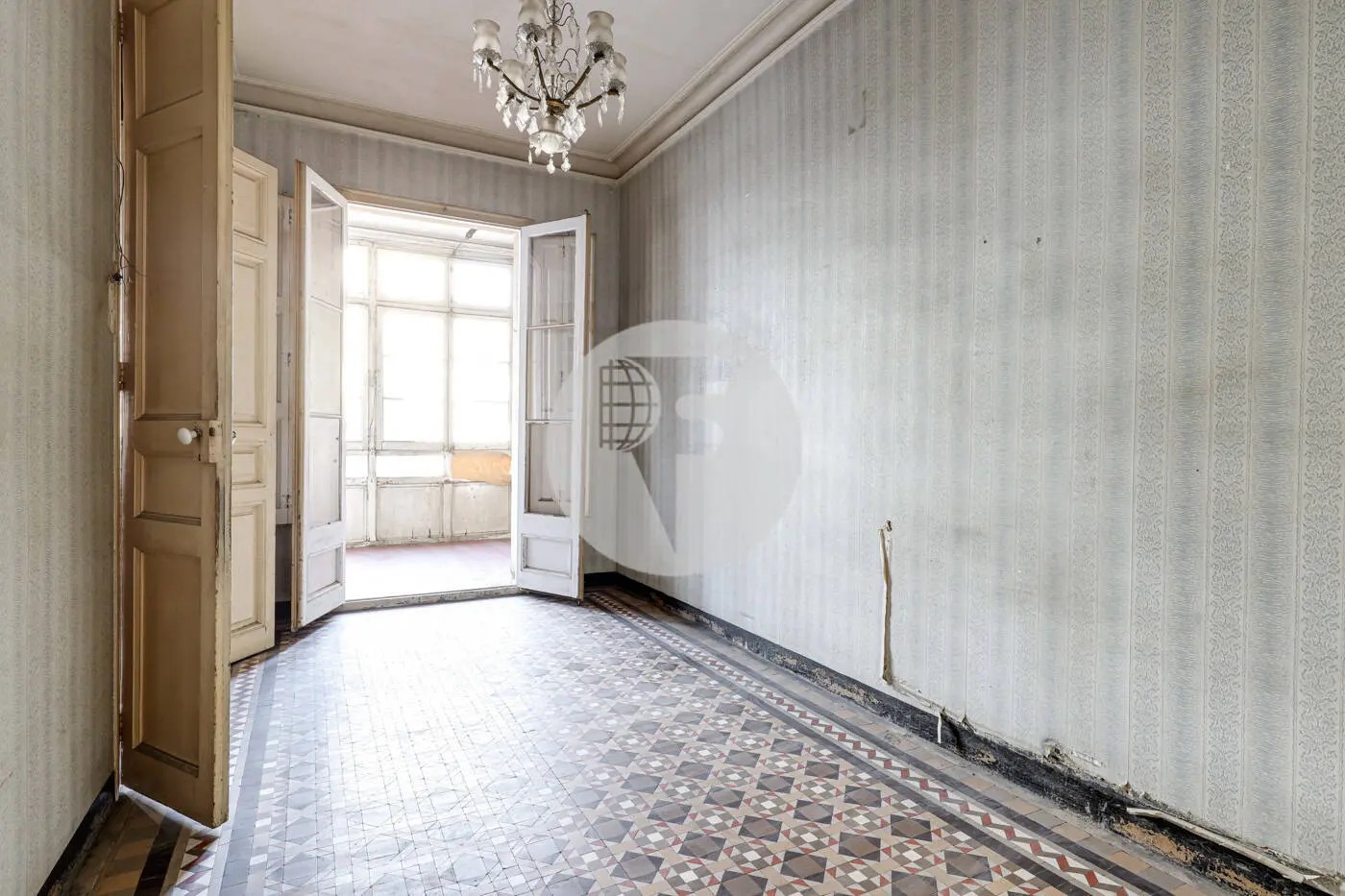 Classic apartment to reform on Enric Granados street in l'Antic Eixample Esquerra. 27