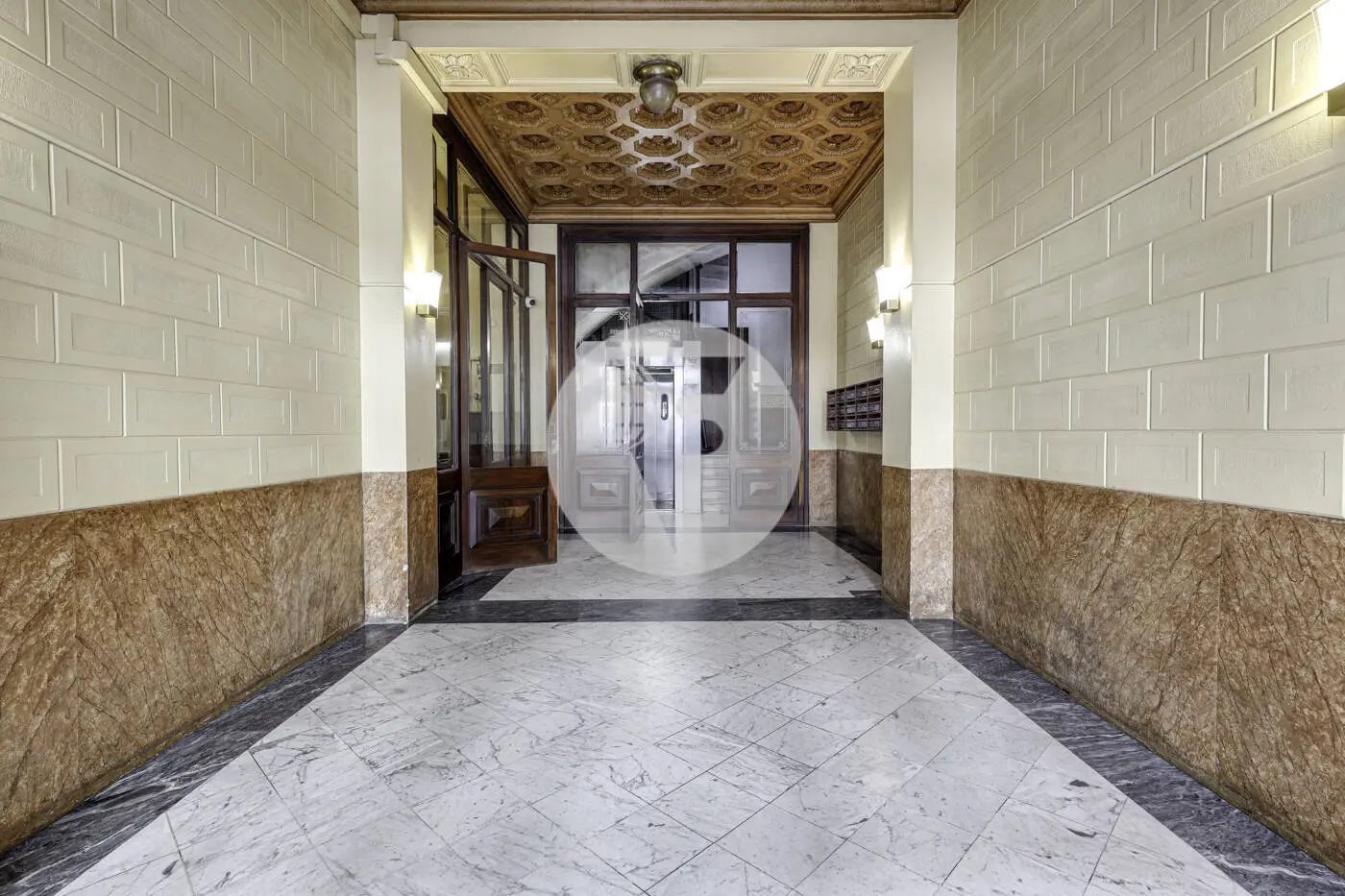 Impressive apartment in an elegant Art Nouveau building in Eixample 45