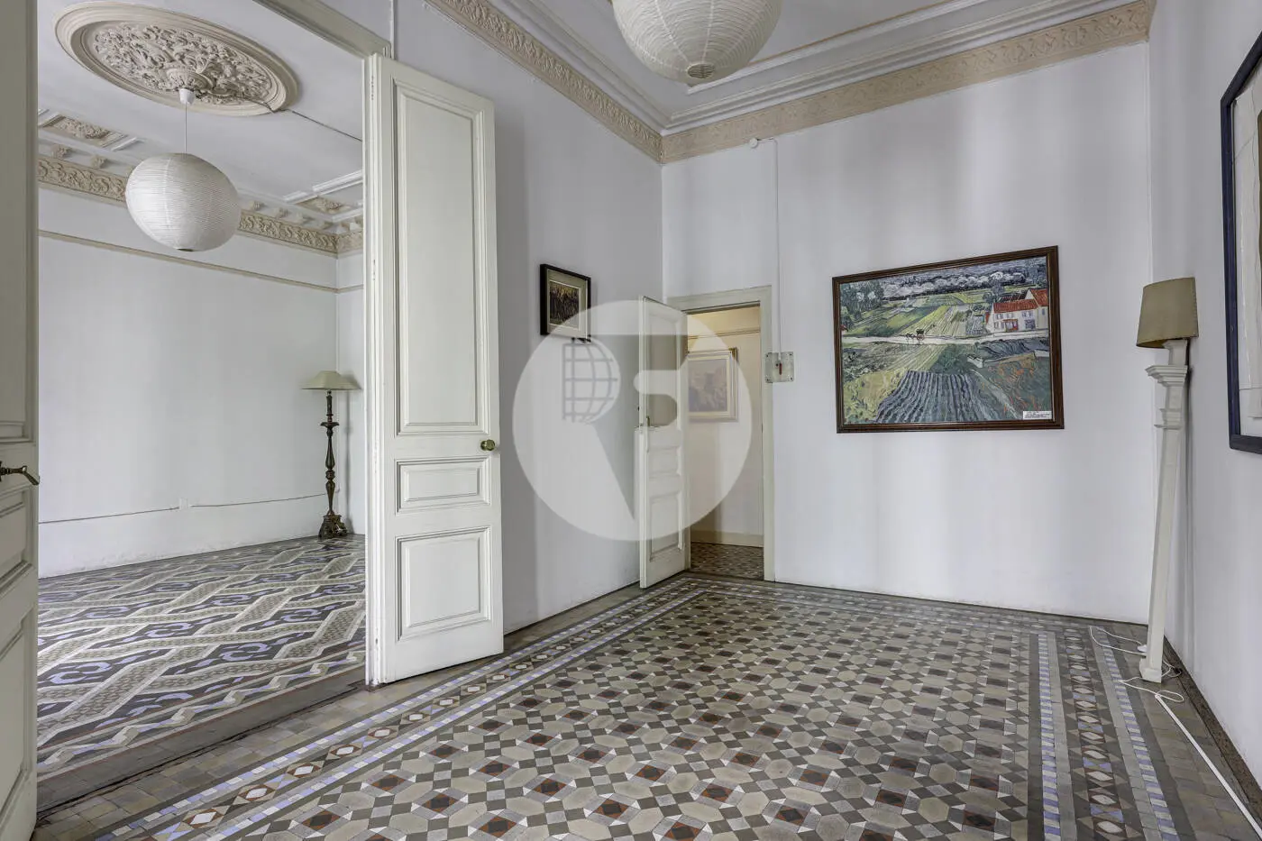 Impressive apartment in an elegant Art Nouveau building in Eixample 23