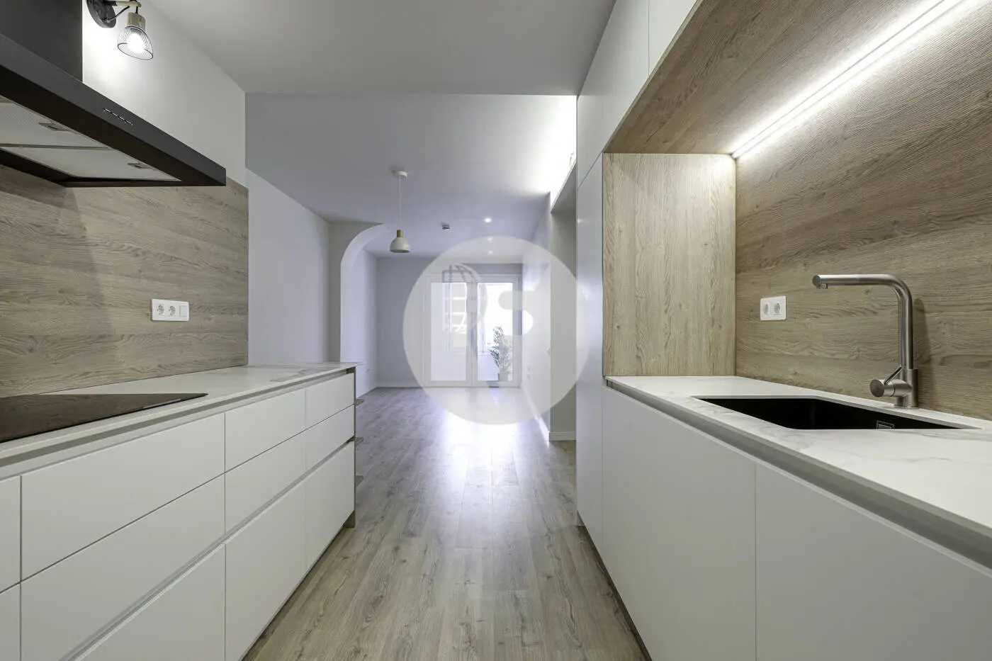 Functional house in the Eixample ready to move into. 21
