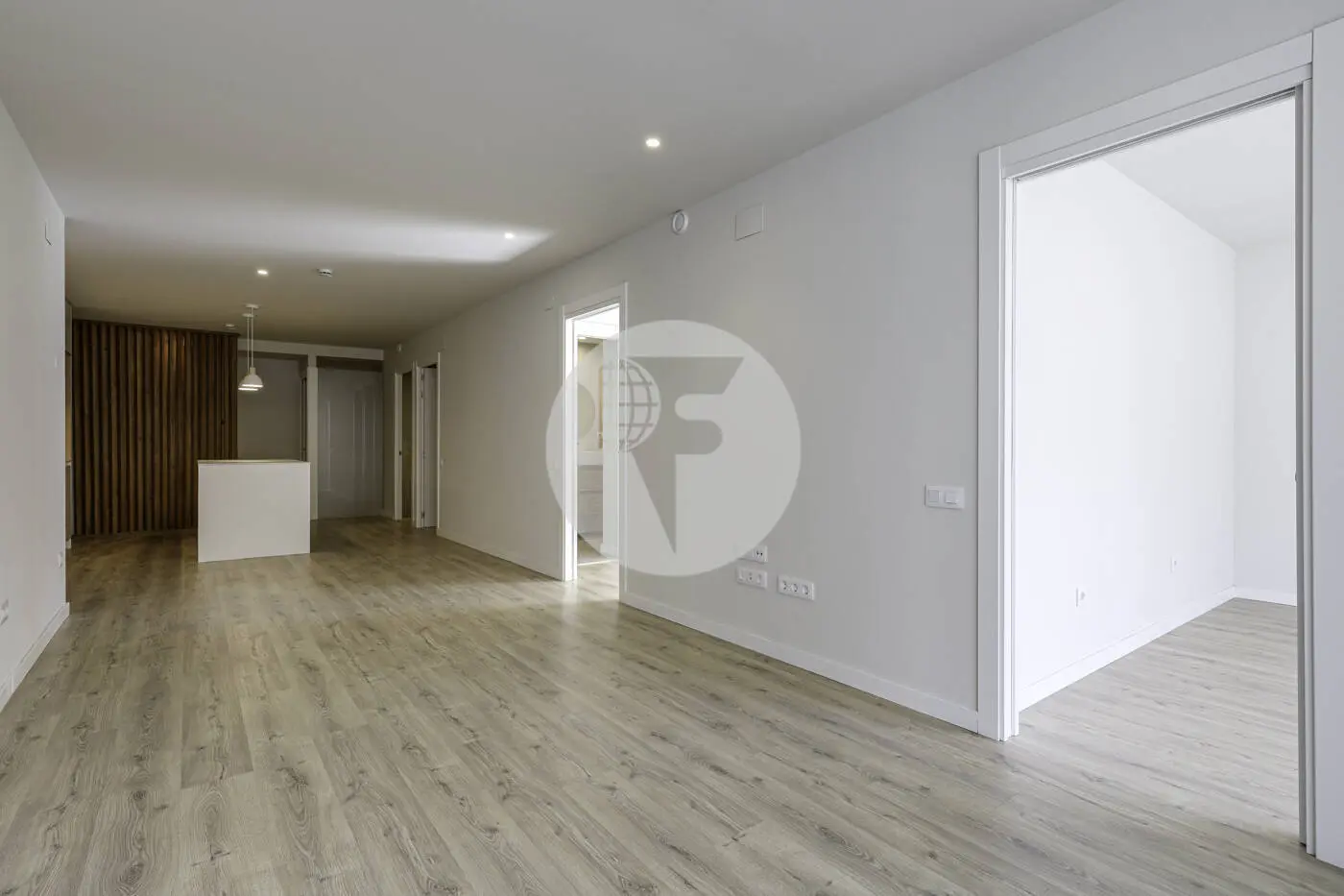 Apartment with three bedrooms and 2 bathrooms completely renovated, brand new 26