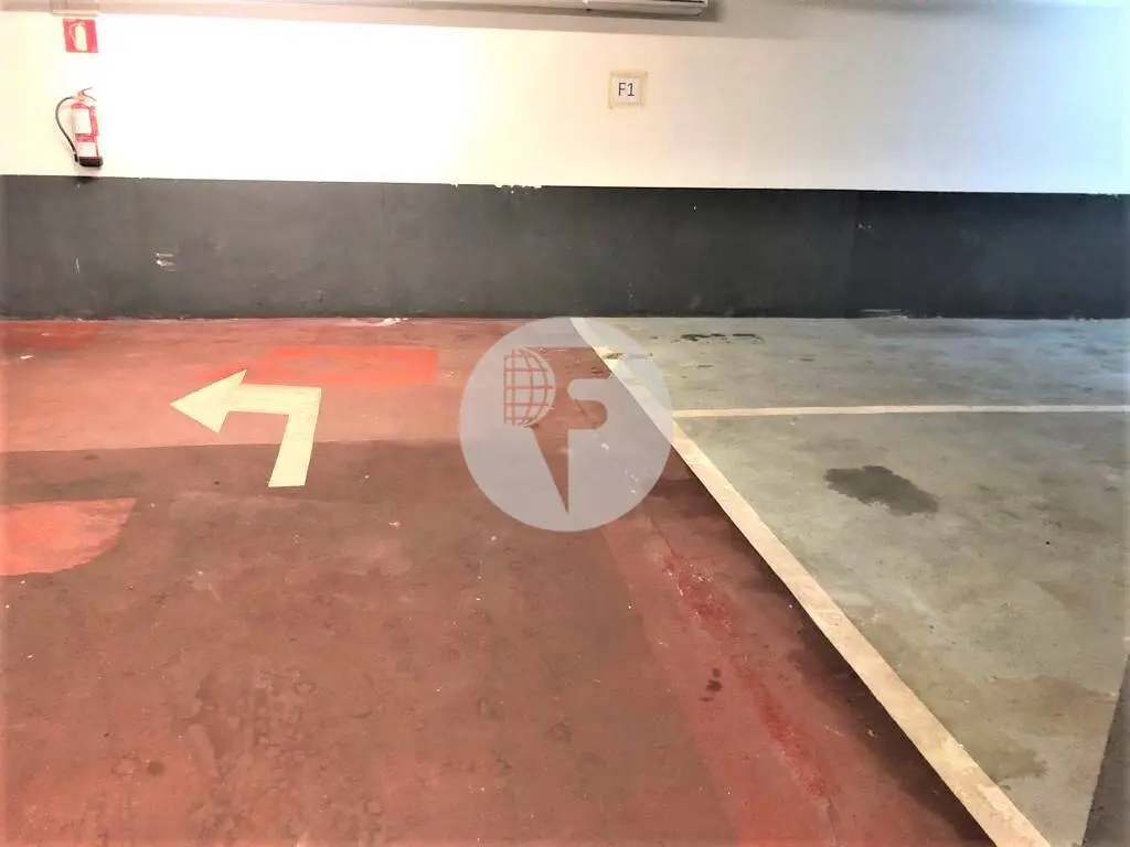 Parking space in Bruniquer street, in the district of Gracia 6