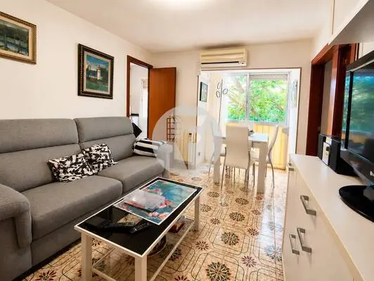 Pis lluminós i pràctic a Via Favència: 2 habitacions, exterior