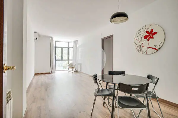 Bright Exterior Apartment with Optional Parking Space in Nova Esquerra de l'Eixample