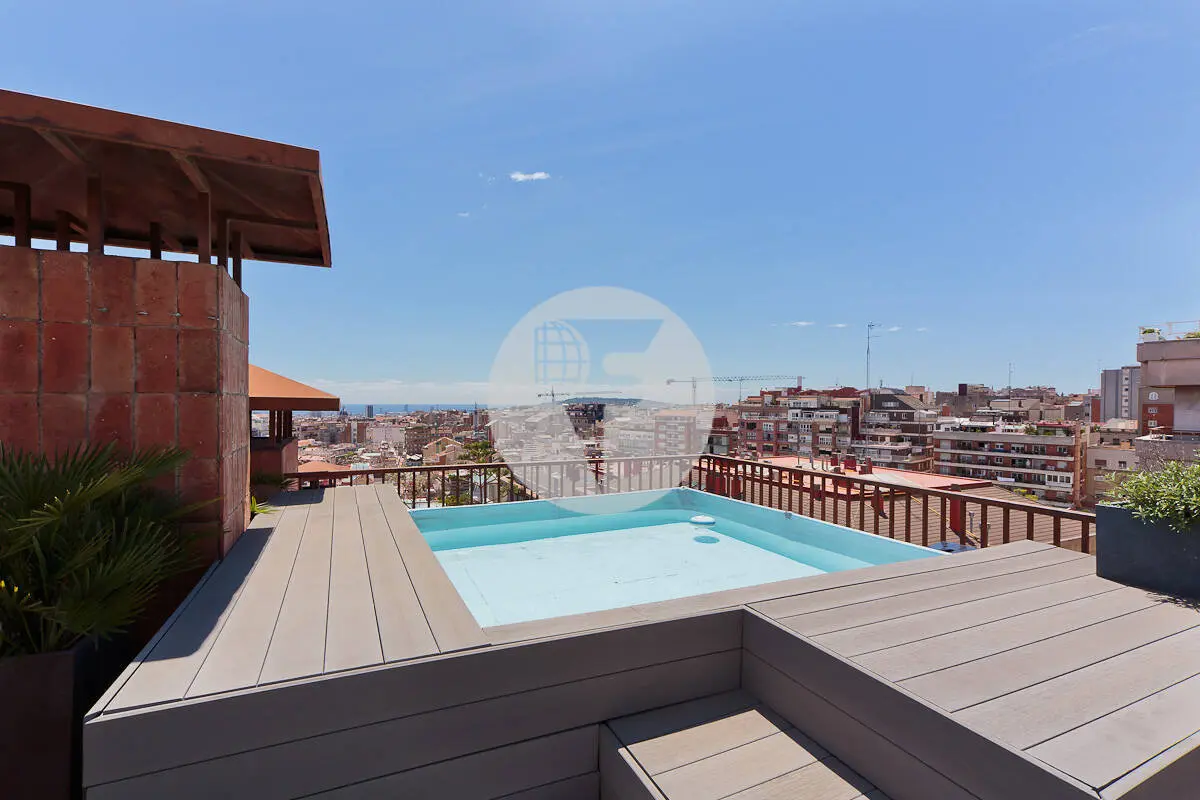 Spectacular penthouse with terrace and private pool.