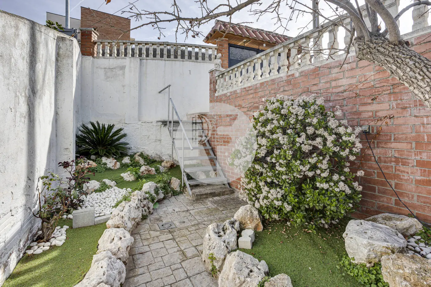  Casa amb jardí i piscina a La Miranda. 28