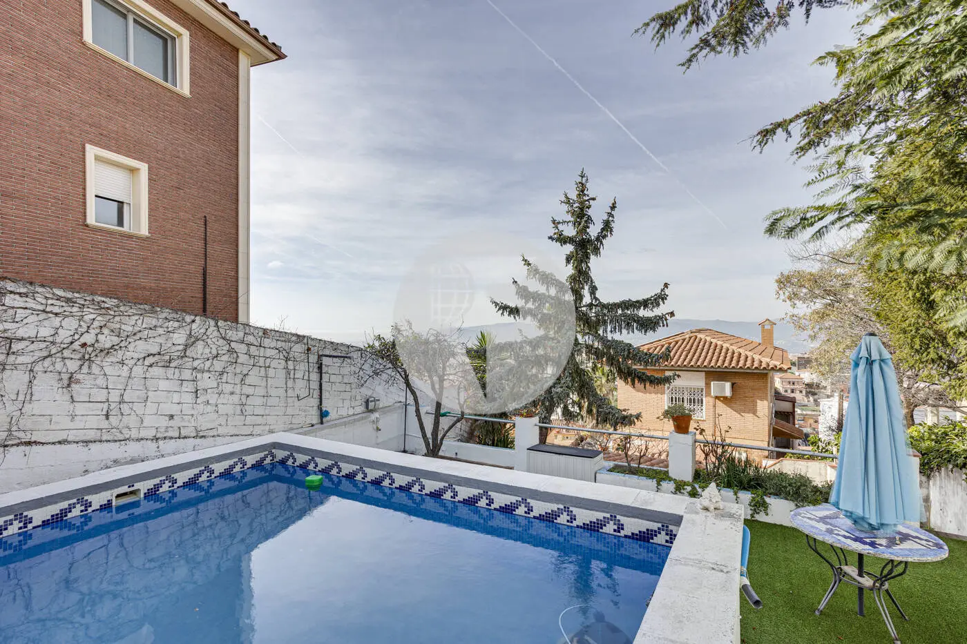  Casa amb jardí i piscina a La Miranda.