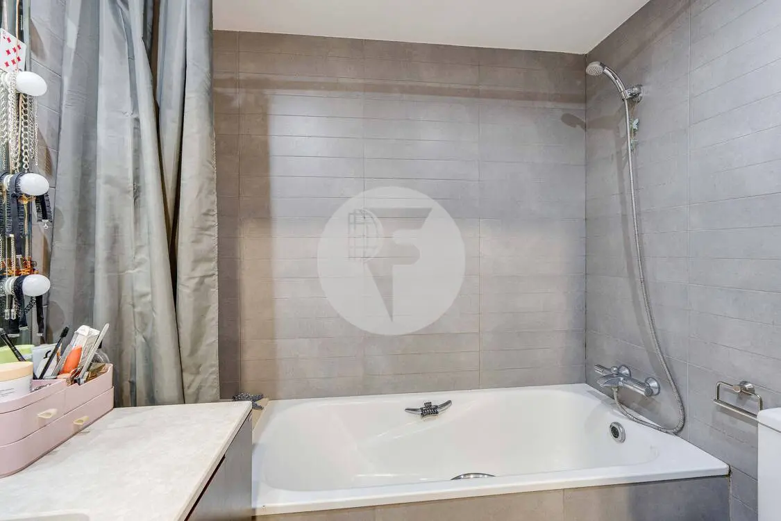 Planta baja en venta con parking y trastero incluidos – Inmueble alquilado en Pere IV (Barcelona) - imagen 16