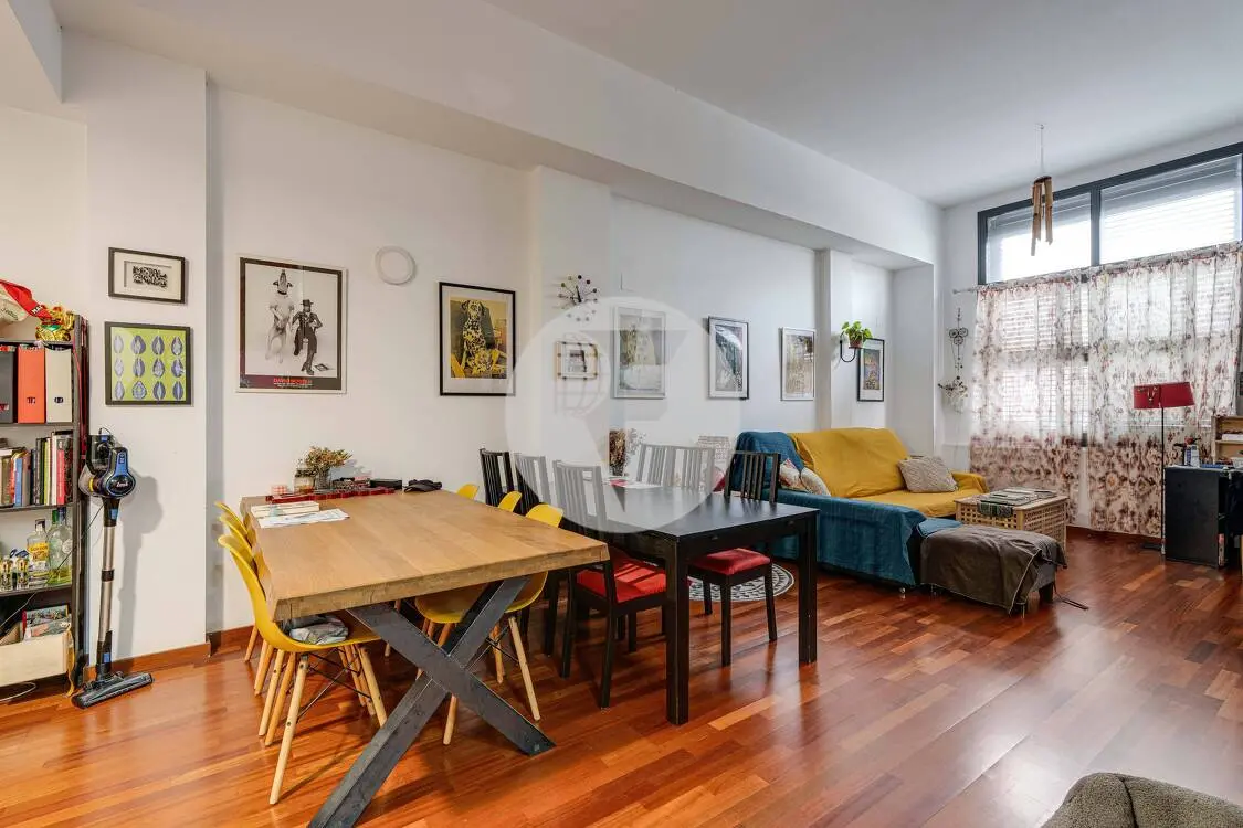 Planta baja en venta con parking y trastero incluidos – Inmueble alquilado en Pere IV (Barcelona) - imagen 4