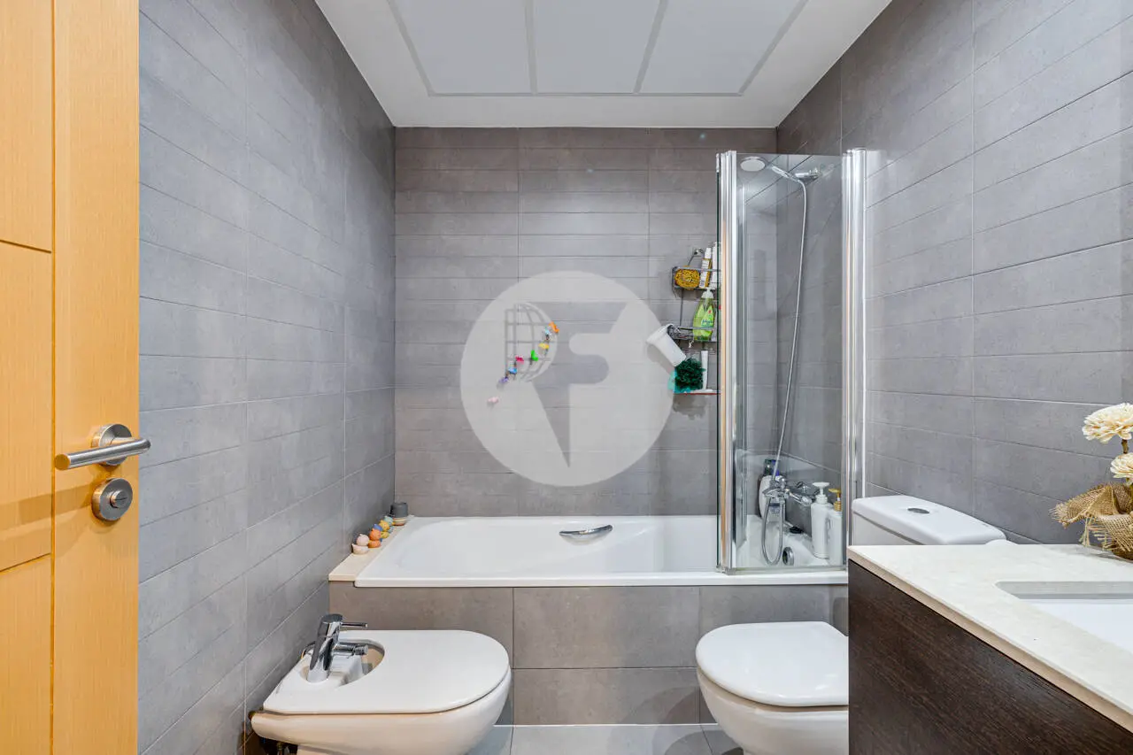 Planta baja en venta con parking y trastero incluidos – Inmueble alquilado en Pere IV (Barcelona) - imagen 24
