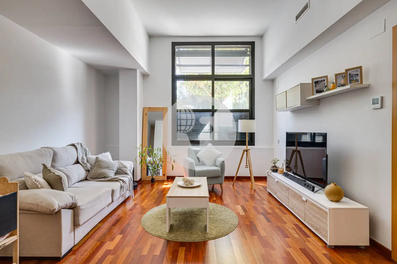 Planta baja en venta con parking y trastero incluidos – Inmueble alquilado en Pere IV (Barcelona) - imagen 3