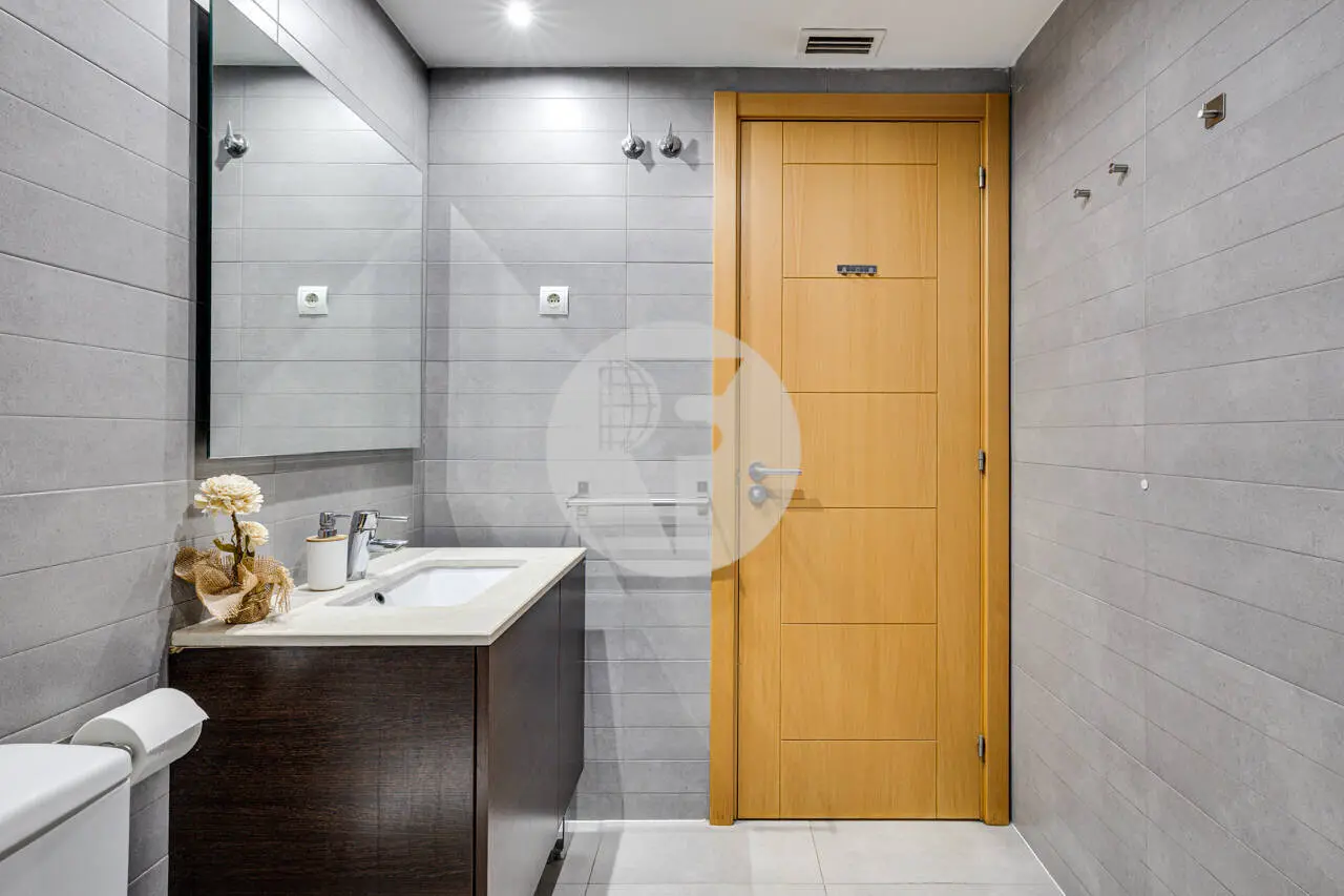 Planta baja en venta con parking y trastero incluidos – Inmueble alquilado en Pere IV (Barcelona) - imagen 25