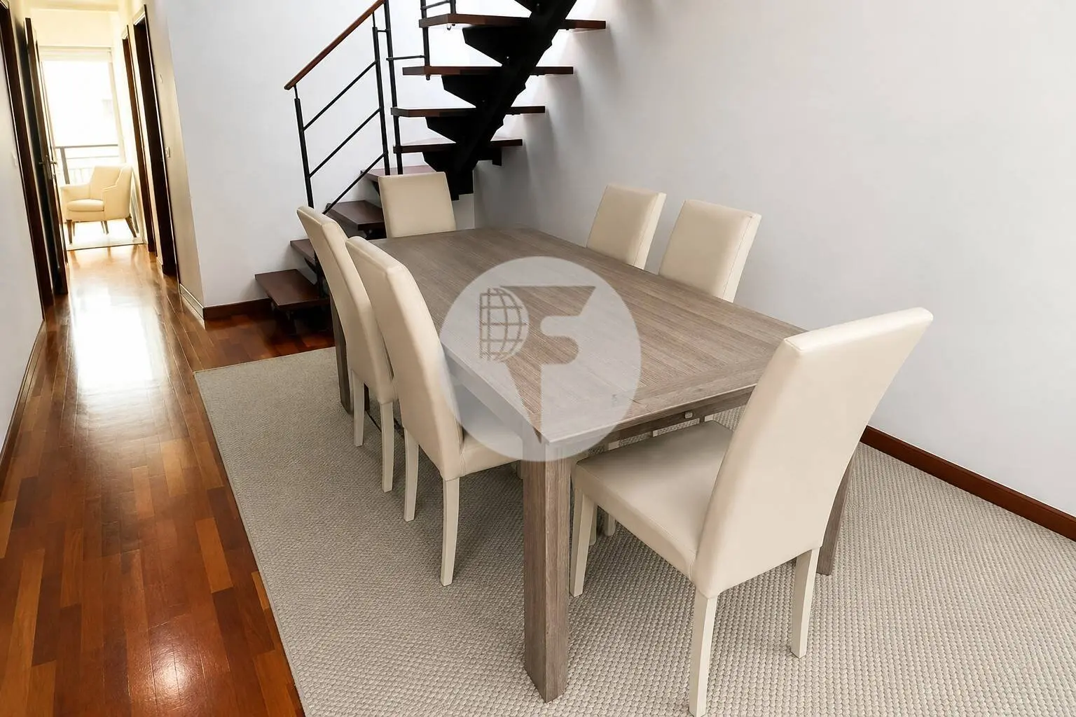 Dúplex en venta con parking y trastero incluidos – Inmueble alquilado en Pere IV (Barcelona) - imagen 2
