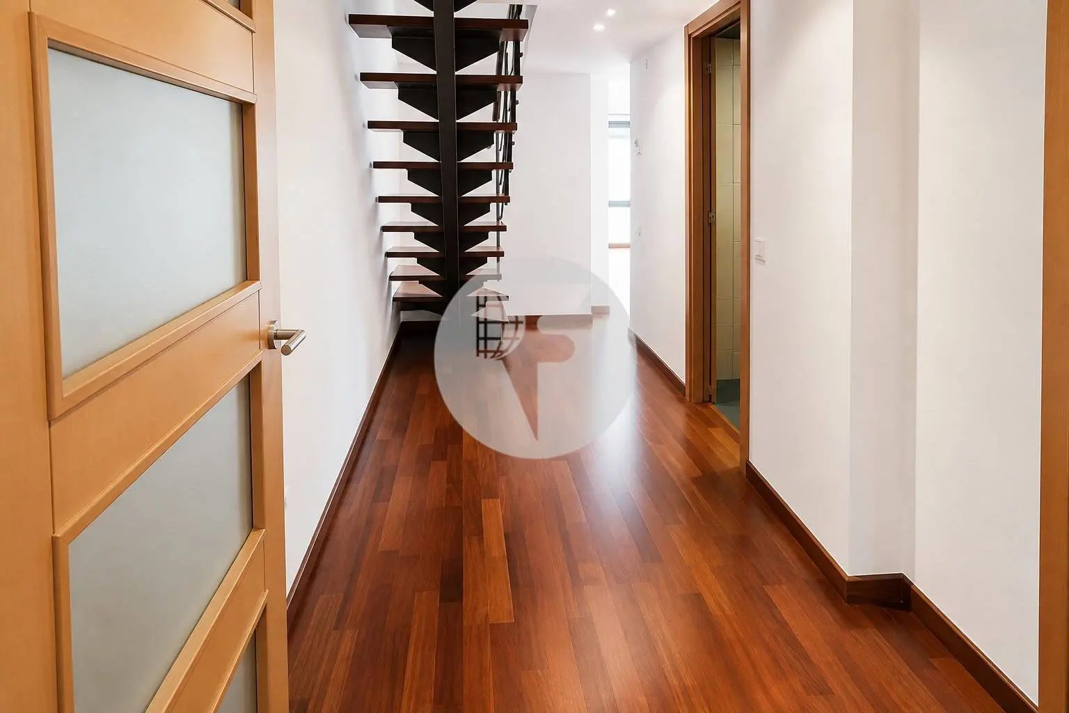 Dúplex en venta con parking y trastero incluidos – Inmueble alquilado en Pere IV (Barcelona) - imagen 8
