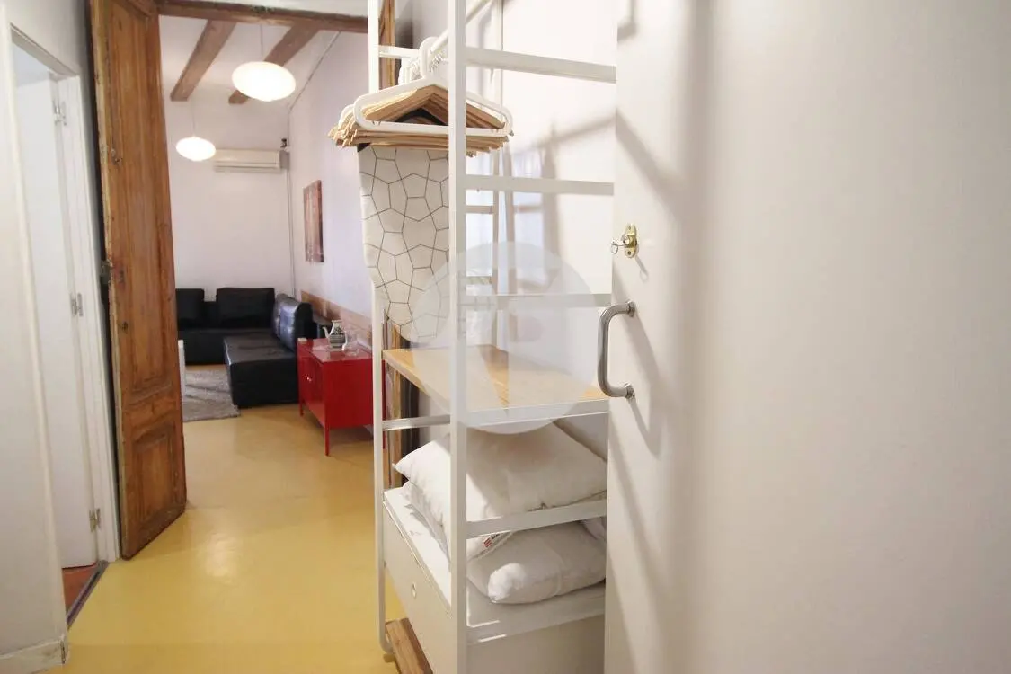Piso con terraza y licencia turística en El Raval - imagen 39
