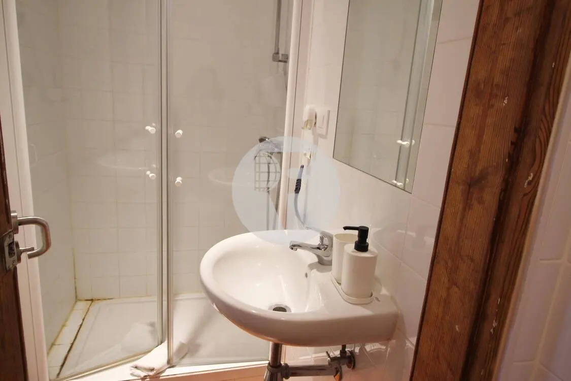 Piso con terraza y licencia turística en El Raval - imagen 37