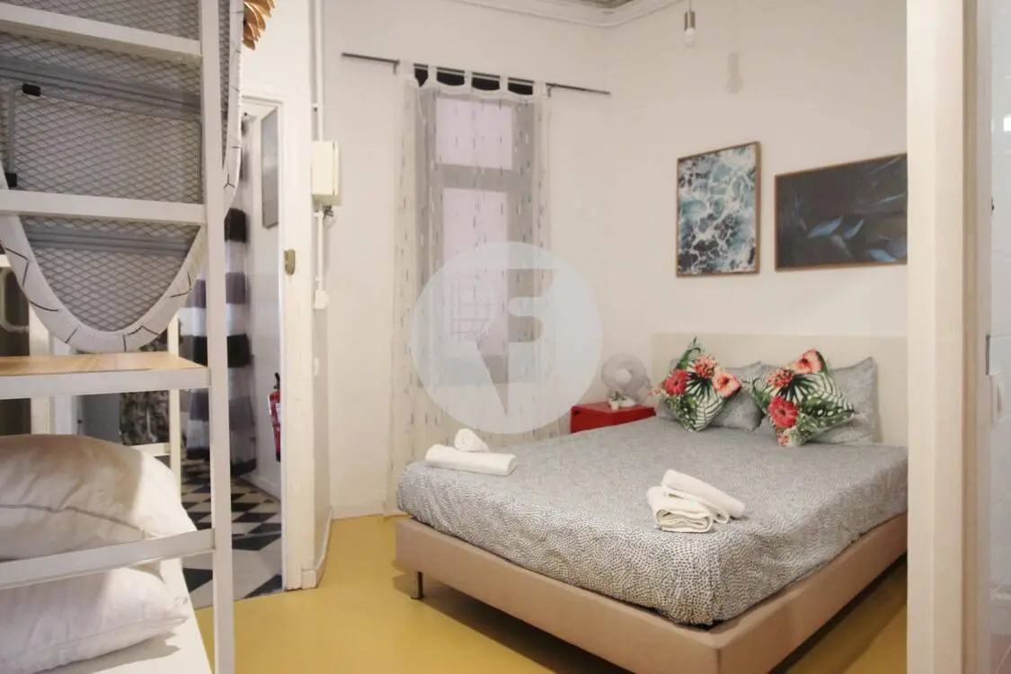 Piso con terraza y licencia turística en El Raval - imagen 40