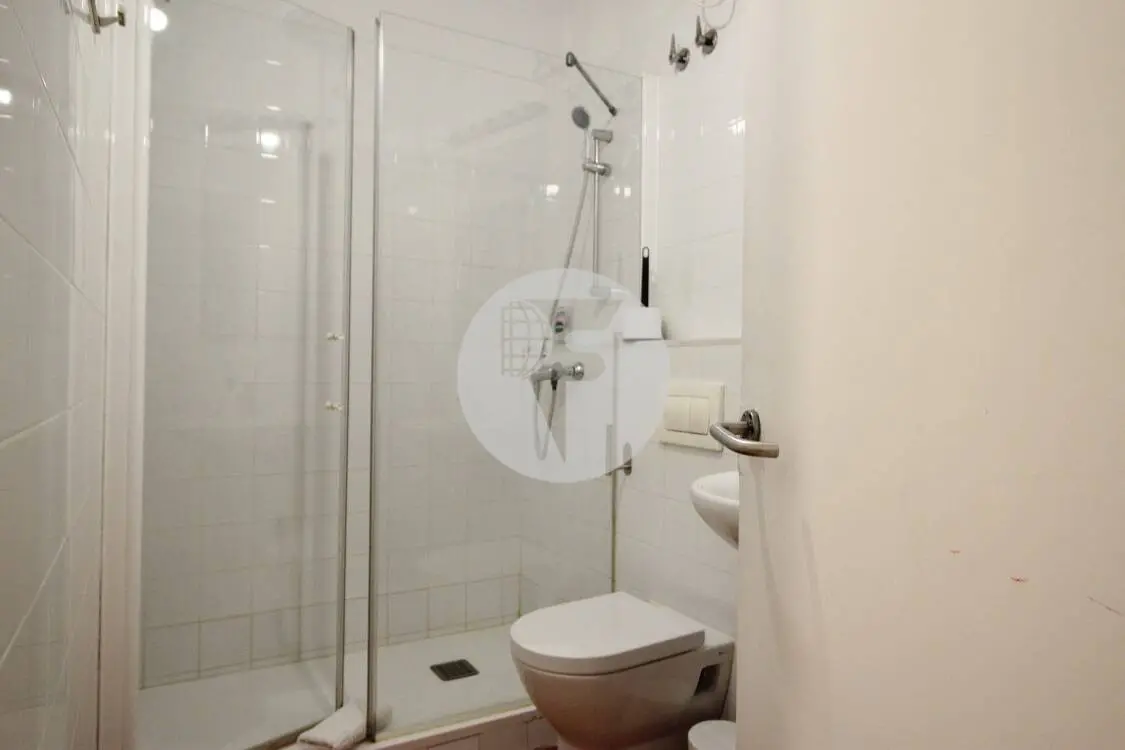 Piso con terraza y licencia turística en El Raval - imagen 41