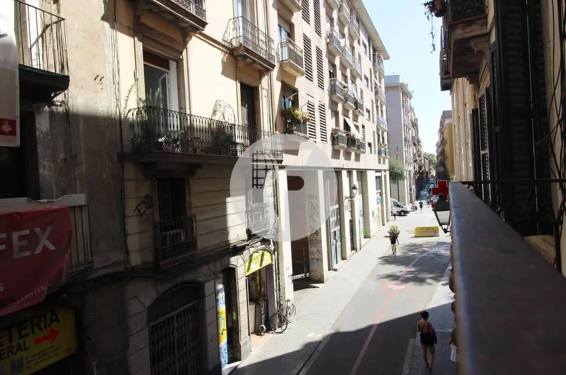 Piso con terraza y licencia turística en El Raval - imagen 31