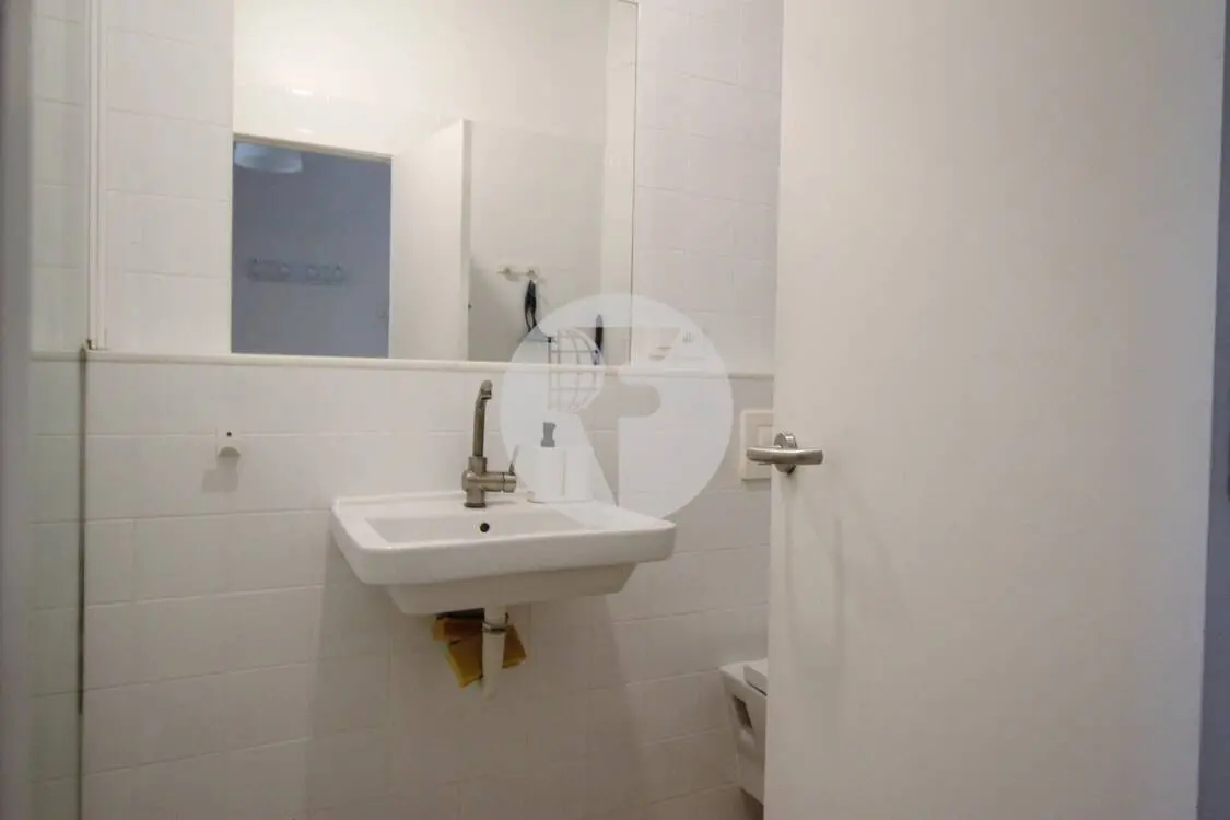 Piso con terraza y licencia turística en El Raval - imagen 19