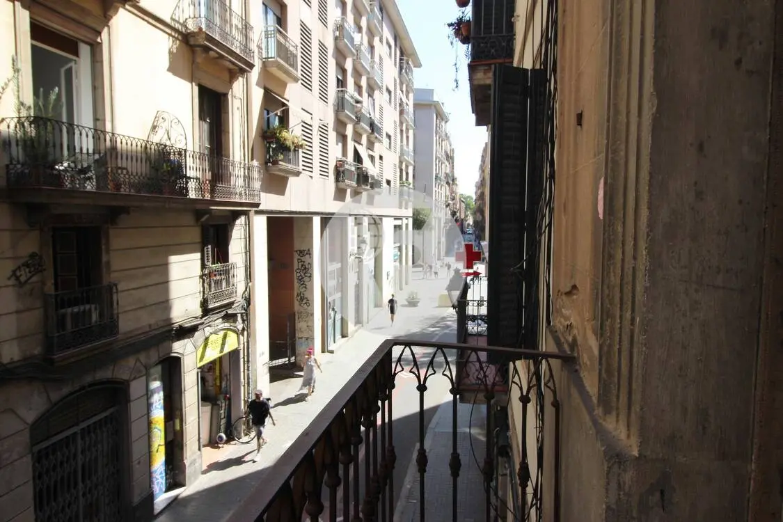 Piso con terraza y licencia turística en El Raval - imagen 29